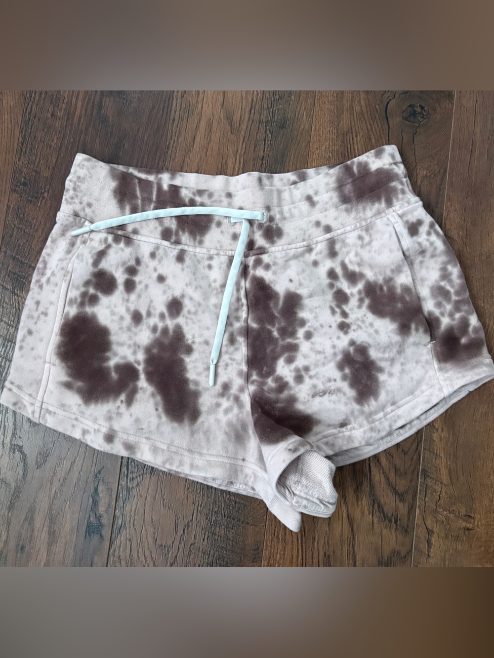 lululemon Tie-Dye Shorts - Light tan & Brown